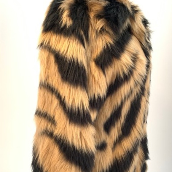 Last One Tiger Print Faux Fur Coat - Picture 3 of 4